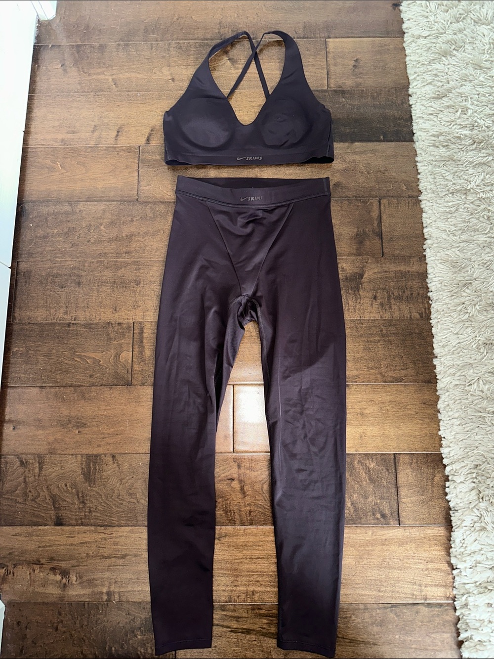 NikeSKIMS SHINE V-Neck Bra + V-Line 26” Legging Limited Edition Phoenix S/M